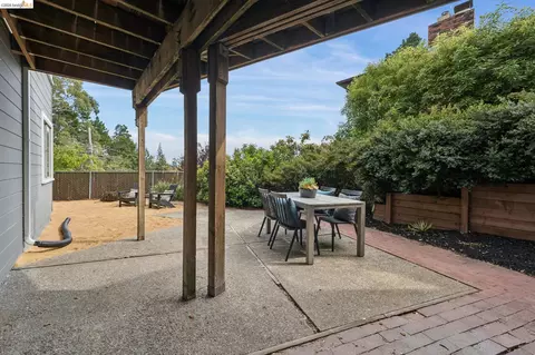 Exterior - 1427 Summit Rd, Berkeley, CA 94708 photo 10 of 17