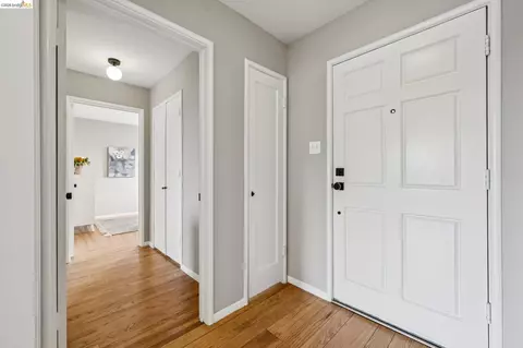 Entry Way - 1427 Summit Rd, Berkeley, CA 94708 photo 5 of 7
