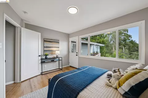 Bedroom - 1427 Summit Rd, Berkeley, CA 94708 photo 7 of 9