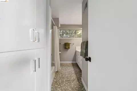Bath - 1427 Summit Rd, Berkeley, CA 94708 photo 4 of 6