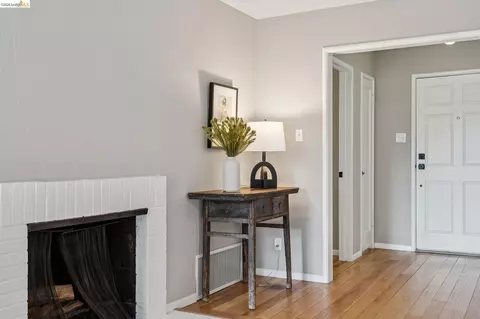 Entry Way - 1427 Summit Rd, Berkeley, CA 94708 photo 4 of 7