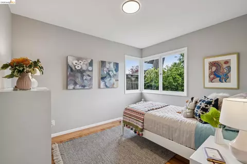 Bedroom - 1427 Summit Rd, Berkeley, CA 94708 photo 1 of 9