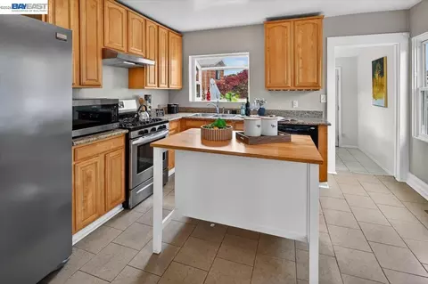 Kitchen - 1175 Camelia St, Berkeley, CA 94702 photo 1 of 9