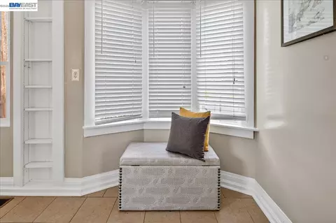 Entry Way - 1175 Camelia St, Berkeley, CA 94702 photo 1 of 3