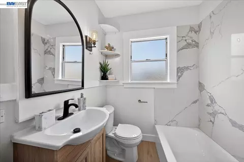 Bath - 1175 Camelia St, Berkeley, CA 94702 photo 1 of 4