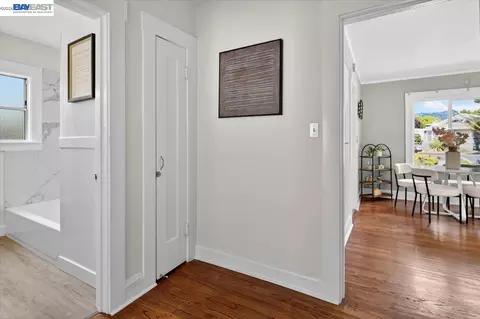 Entry Way - 1175 Camelia St, Berkeley, CA 94702 photo 2 of 3