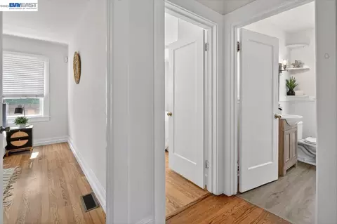Entry Way - 1175 Camelia St, Berkeley, CA 94702 photo 3 of 3