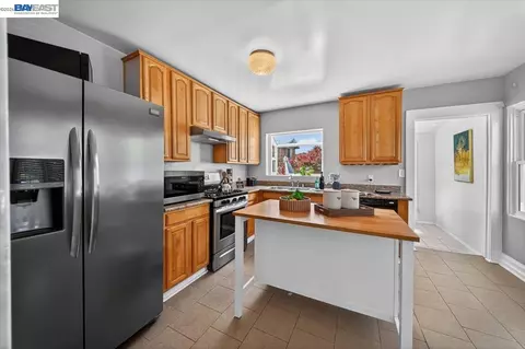 Kitchen - 1175 Camelia St, Berkeley, CA 94702 photo 6 of 9