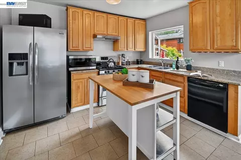 Kitchen - 1175 Camelia St, Berkeley, CA 94702 photo 2 of 9