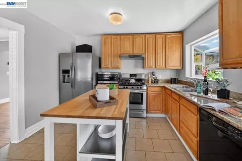 Kitchen - 1175 Camelia St, Berkeley, CA 94702 photo 5 of 9