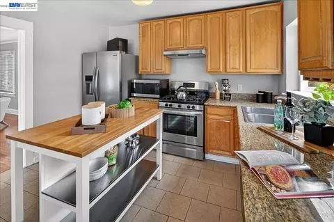 Kitchen - 1175 Camelia St, Berkeley, CA 94702 photo 3 of 9