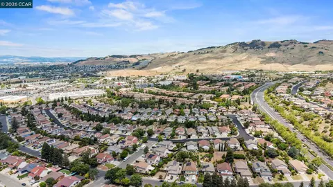 View/Area - 1402 Legend Cir, Vallejo, CA 94591 photo 5 of 8