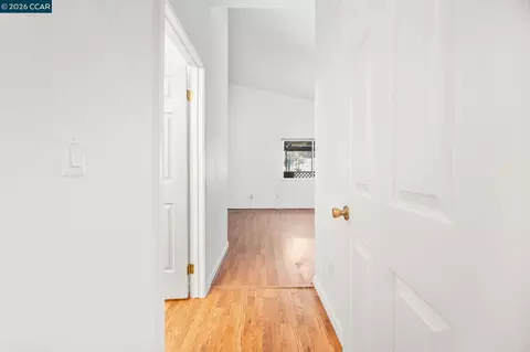 Entry Way - 1402 Legend Cir, Vallejo, CA 94591 photo 6 of 6