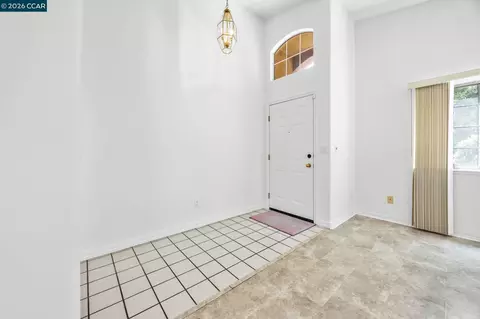 Entry Way - 1402 Legend Cir, Vallejo, CA 94591 photo 2 of 6