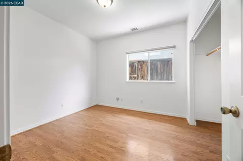 Bedroom - 1402 Legend Cir, Vallejo, CA 94591 photo 3 of 4