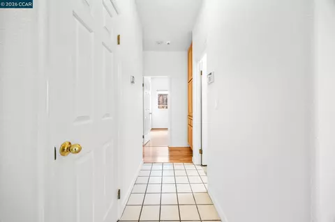 Entry Way - 1402 Legend Cir, Vallejo, CA 94591 photo 4 of 6