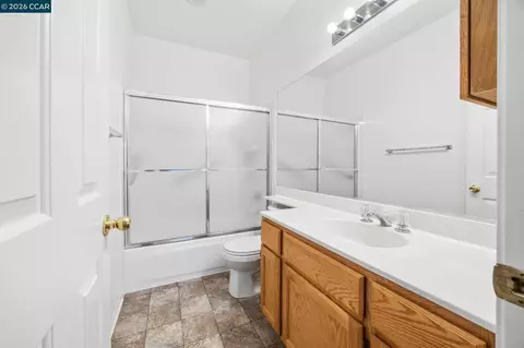 Bath - 1402 Legend Cir, Vallejo, CA 94591 photo 1 of 2