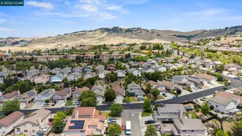 View/Area - 1402 Legend Cir, Vallejo, CA 94591 photo 3 of 8