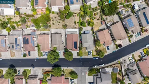 View/Area - 1402 Legend Cir, Vallejo, CA 94591 photo 7 of 8