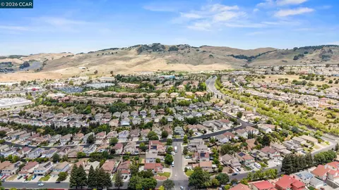 View/Area - 1402 Legend Cir, Vallejo, CA 94591 photo 4 of 8