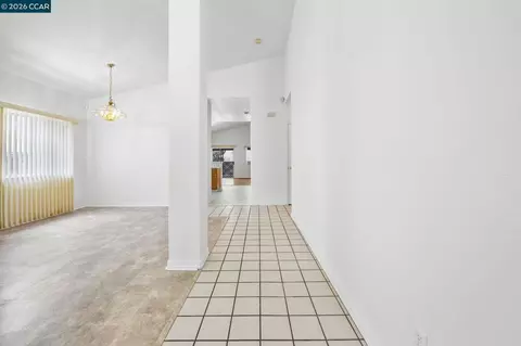 Entry Way - 1402 Legend Cir, Vallejo, CA 94591 photo 1 of 6