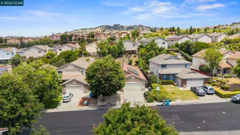 View/Area - 1402 Legend Cir, Vallejo, CA 94591 photo 2 of 8
