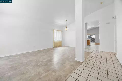 Living - 1402 Legend Cir, Vallejo, CA 94591 photo 2 of 5