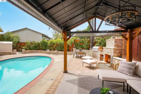 Exterior - 27734 Fallen Leaf Ct, Hayward, CA 94542 photo 7 of 16