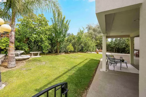 Exterior - 27734 Fallen Leaf Ct, Hayward, CA 94542 photo 15 of 16