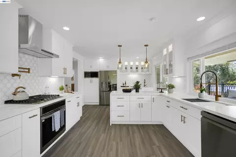 Kitchen - 27734 Fallen Leaf Ct, Hayward, CA 94542 photo 3 of 7