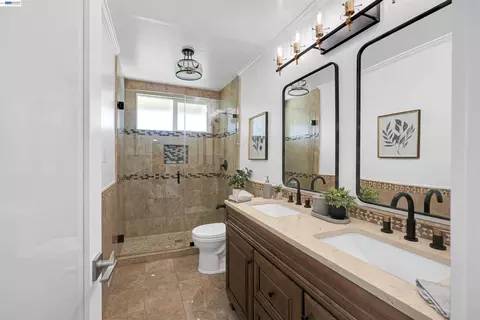 Bath - 27734 Fallen Leaf Ct, Hayward, CA 94542 photo 2 of 3