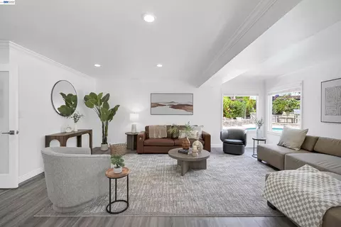 Living - 27734 Fallen Leaf Ct, Hayward, CA 94542 photo 3 of 5