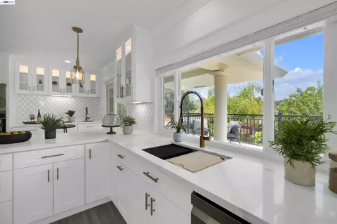 Kitchen - 27734 Fallen Leaf Ct, Hayward, CA 94542 photo 5 of 7
