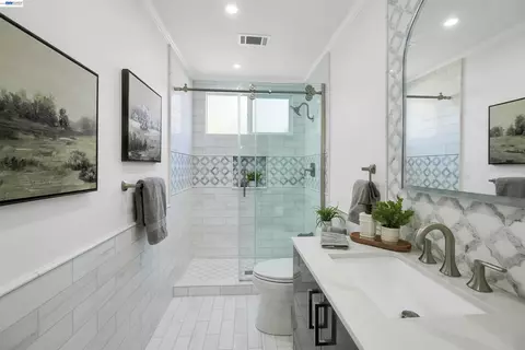 Bath - 27734 Fallen Leaf Ct, Hayward, CA 94542 photo 3 of 3