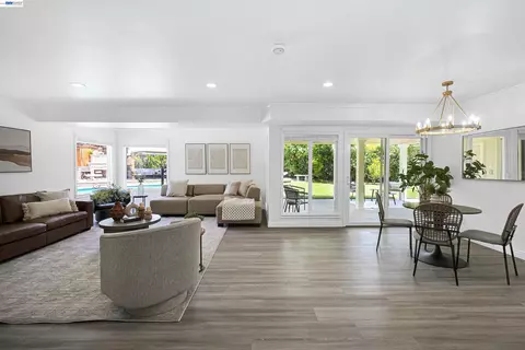 Living - 27734 Fallen Leaf Ct, Hayward, CA 94542 photo 2 of 5