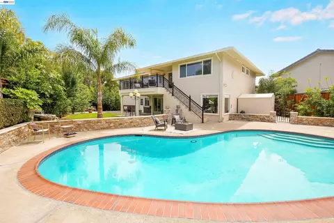 Exterior - 27734 Fallen Leaf Ct, Hayward, CA 94542 photo 9 of 16