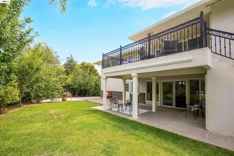 Exterior - 27734 Fallen Leaf Ct, Hayward, CA 94542 photo 14 of 16