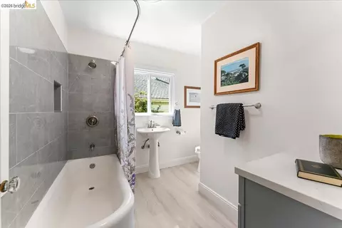 Bath - 2144-2148 Curtis, Berkeley, CA 94702 photo 2 of 4