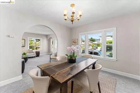 Dining - 2144-2148 Curtis, Berkeley, CA 94702 photo 3 of 5