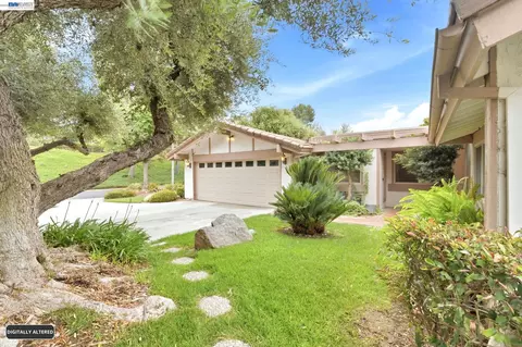 742 Via Zapata, Riverside, CA 92507