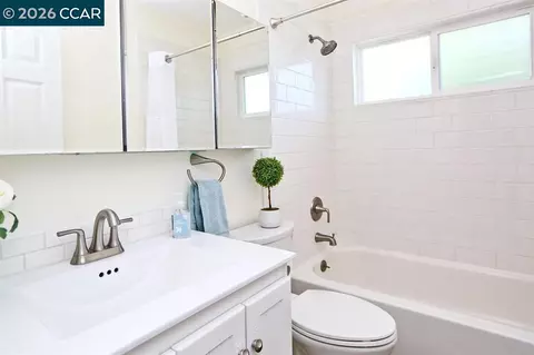 Bath - 2180 Geary Rd #20, Pleasant Hill, CA 94523 photo 2 of 2