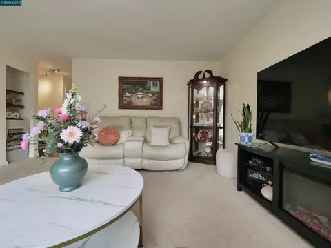 Living - 2180 Geary Rd #20, Pleasant Hill, CA 94523 photo 2 of 2