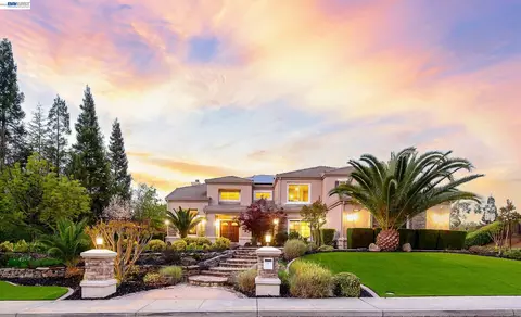 8303 Regency Dr, Pleasanton, CA 94588