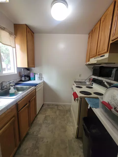 Kitchen - 3905 Clayton Rd #12, Concord, CA 94521 photo 3 of 3