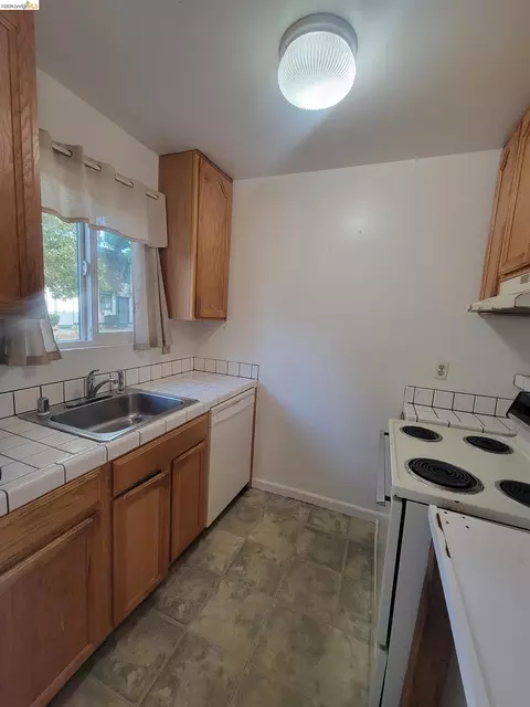 Kitchen - 3905 Clayton Rd #12, Concord, CA 94521 photo 1 of 2