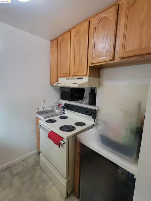 Kitchen - 3905 Clayton Rd #12, Concord, CA 94521 photo 2 of 3