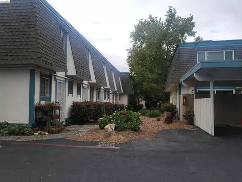 3905 Clayton Rd #12, Concord, CA 94521