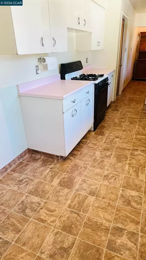 Kitchen - 2085 Acwron Dr, Red Bluff, CA 96080 photo 1 of 3