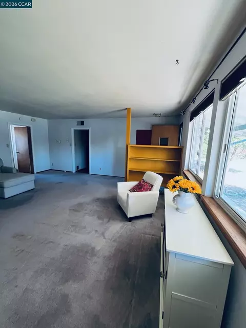 Living - 2085 Acwron Dr, Red Bluff, CA 96080 photo 2 of 3