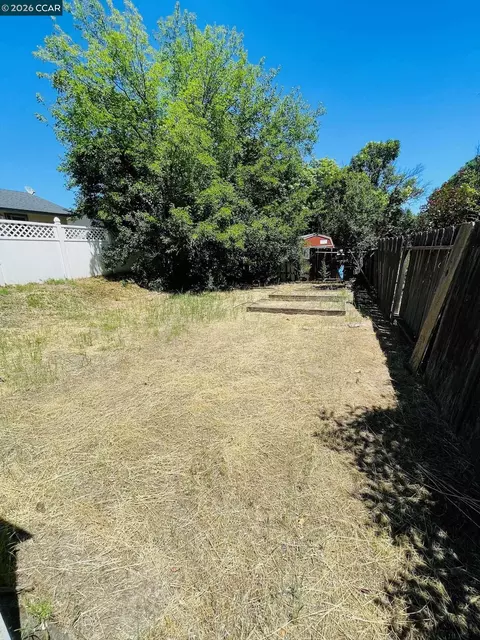 Exterior - 2085 Acwron Dr, Red Bluff, CA 96080 photo 11 of 14